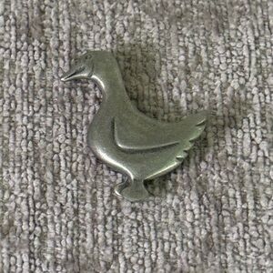 Mother Hubbard Brooch